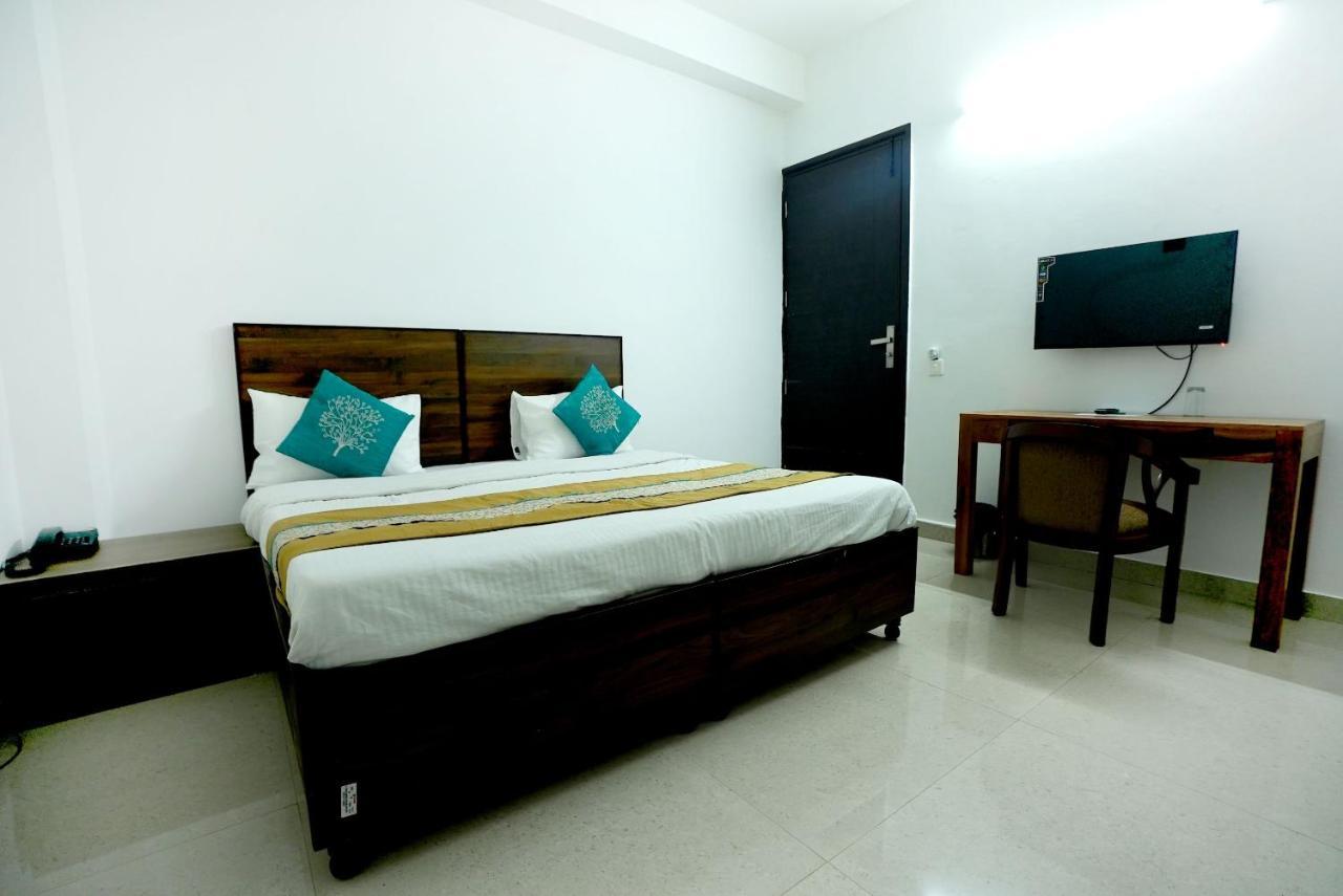Gupta Residency Near Ajnara Heritage Noida Exterior photo