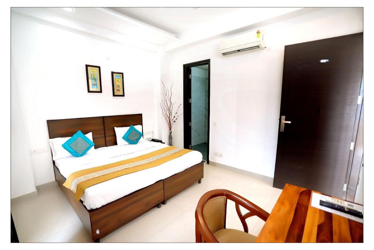 Gupta Residency Near Ajnara Heritage Noida Exterior photo