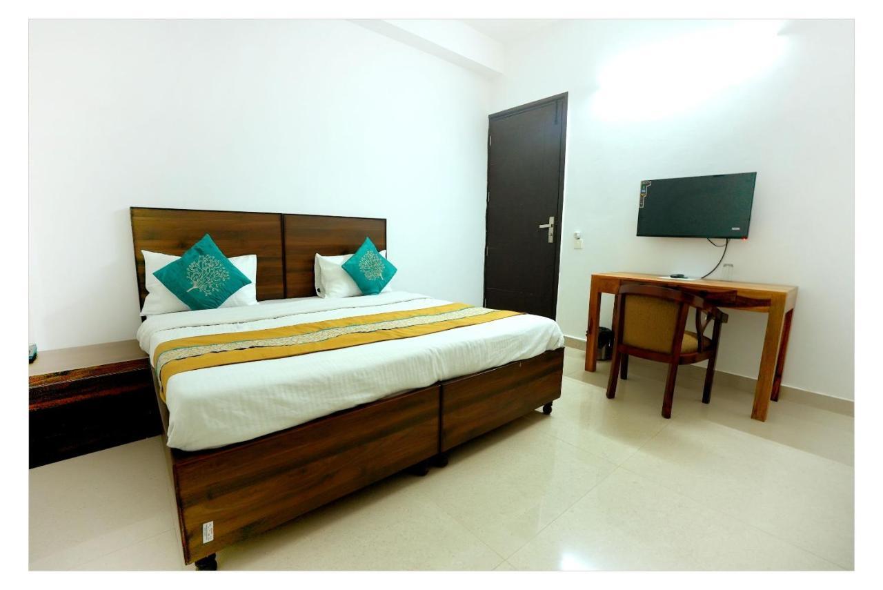 Gupta Residency Near Ajnara Heritage Noida Exterior photo