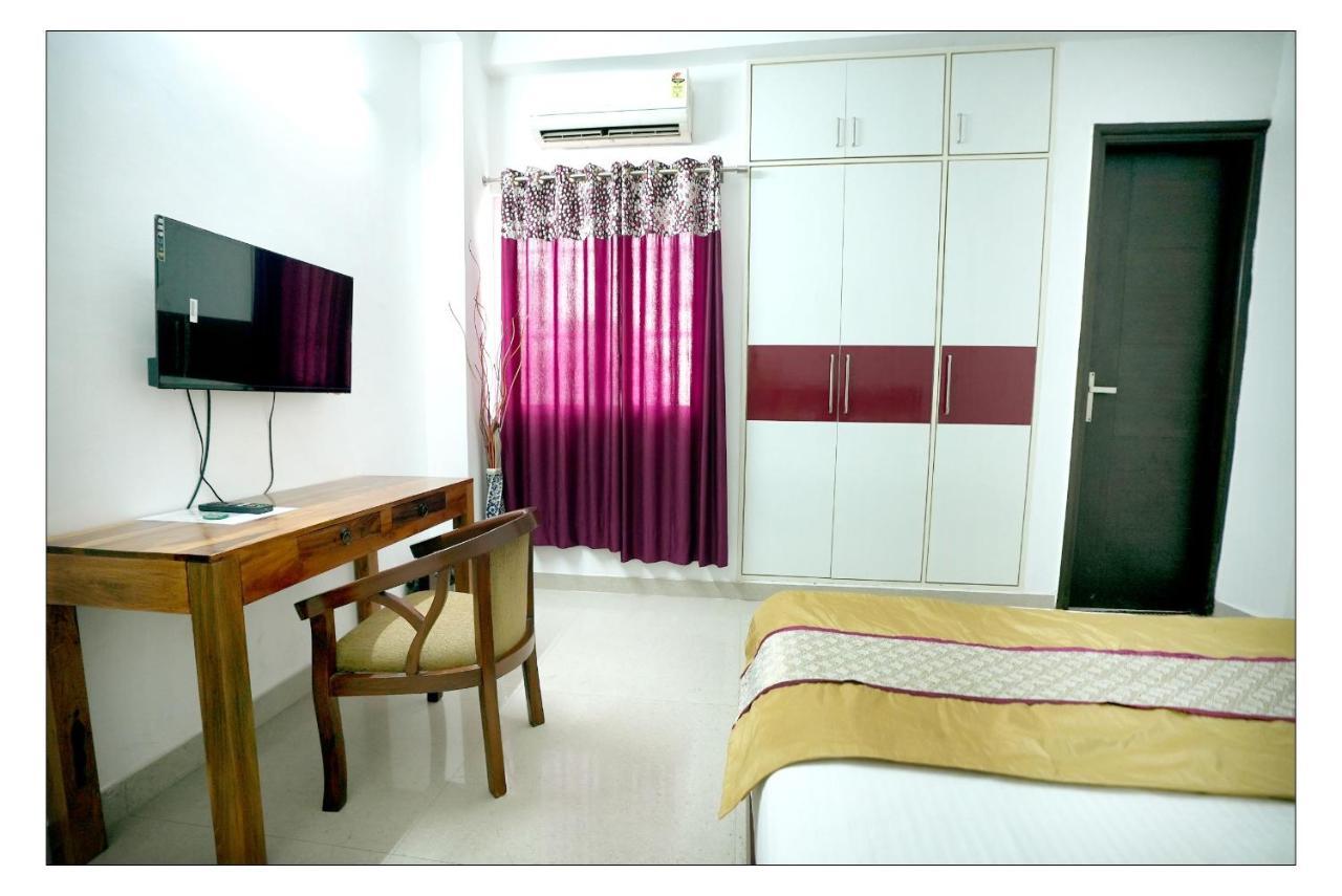 Gupta Residency Near Ajnara Heritage Noida Exterior photo